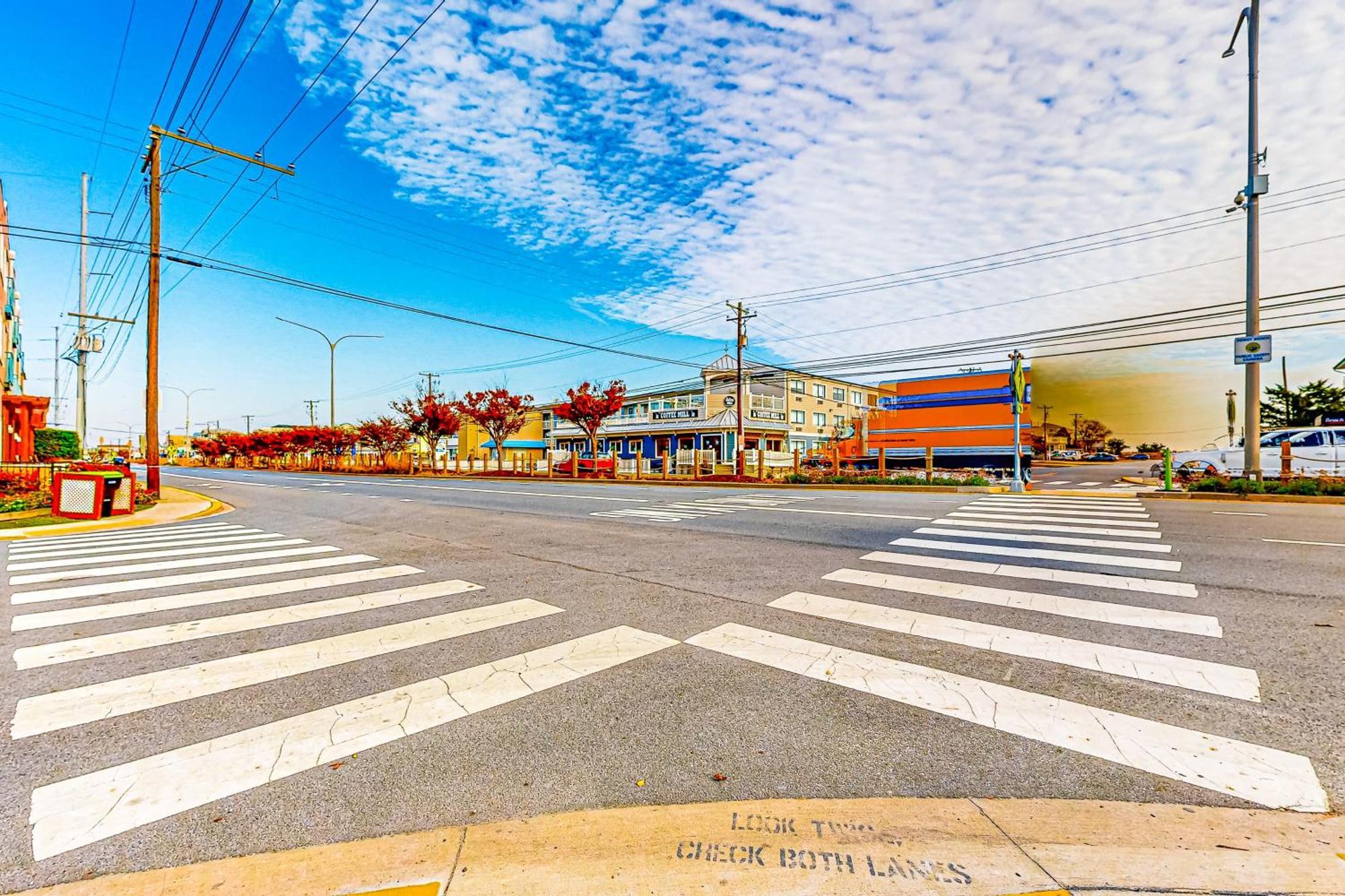 Apartment Town Of Dewey -- The Opal #306s *